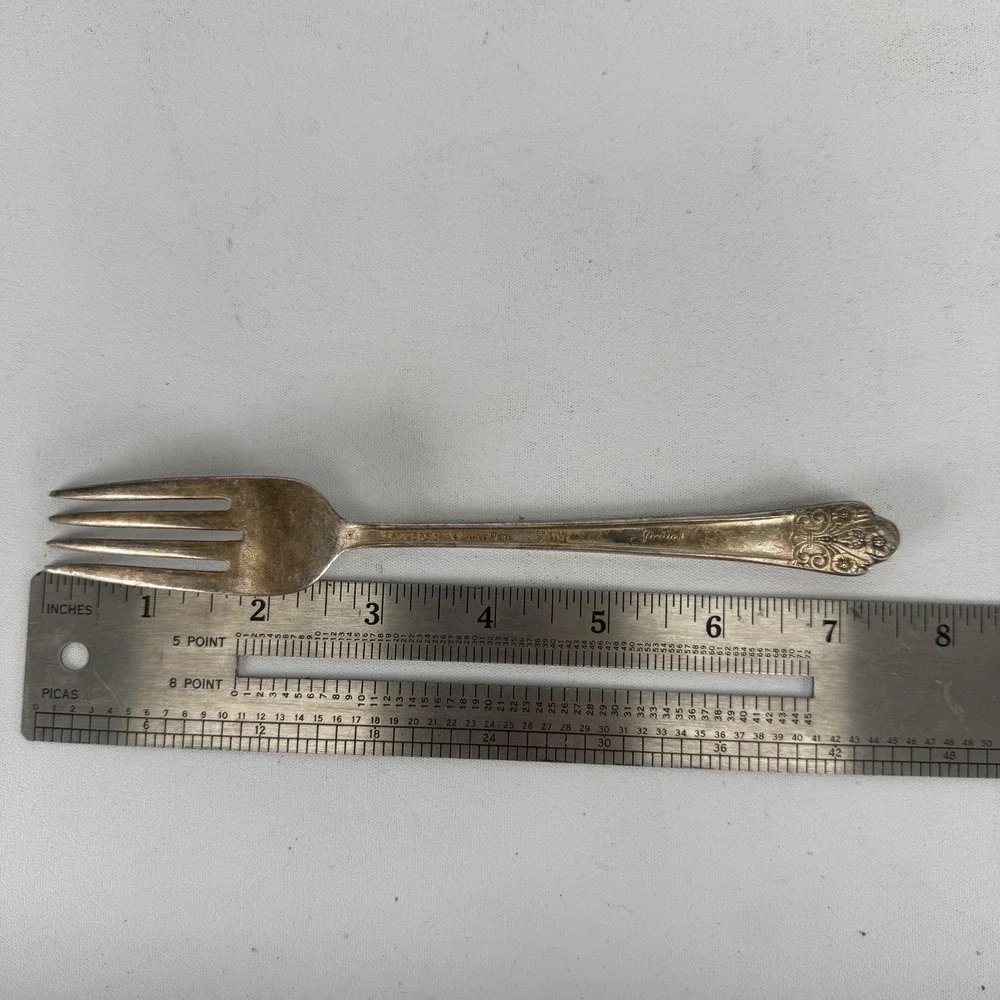Rogers Deluxe Plate PRECIOUS Silverplate Flatware 7 5/8